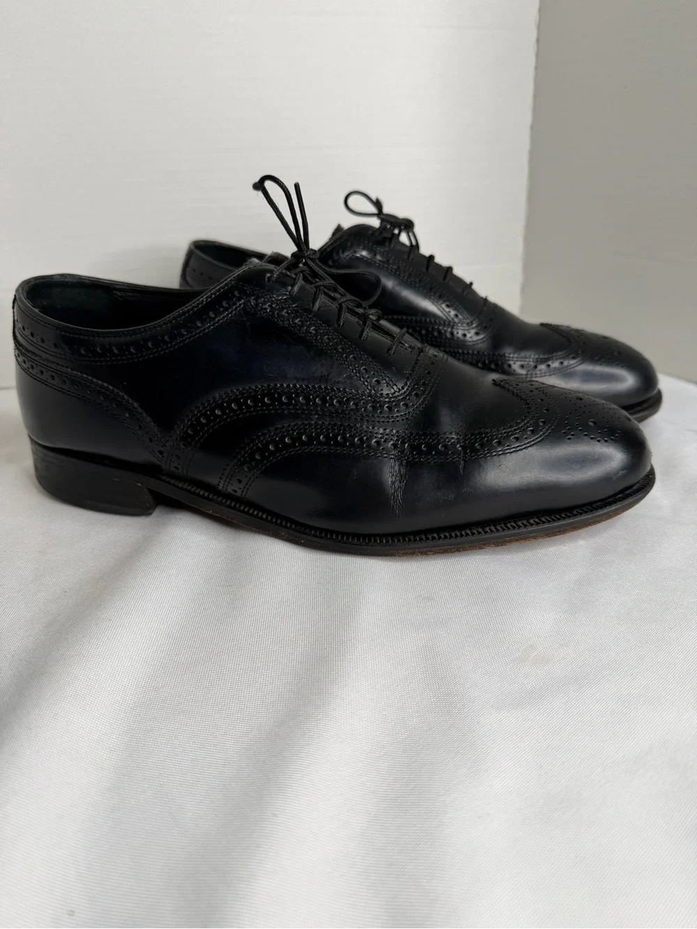 Florsheim Lexington Black Leather Wingtip  Oxfords. Size 10.5